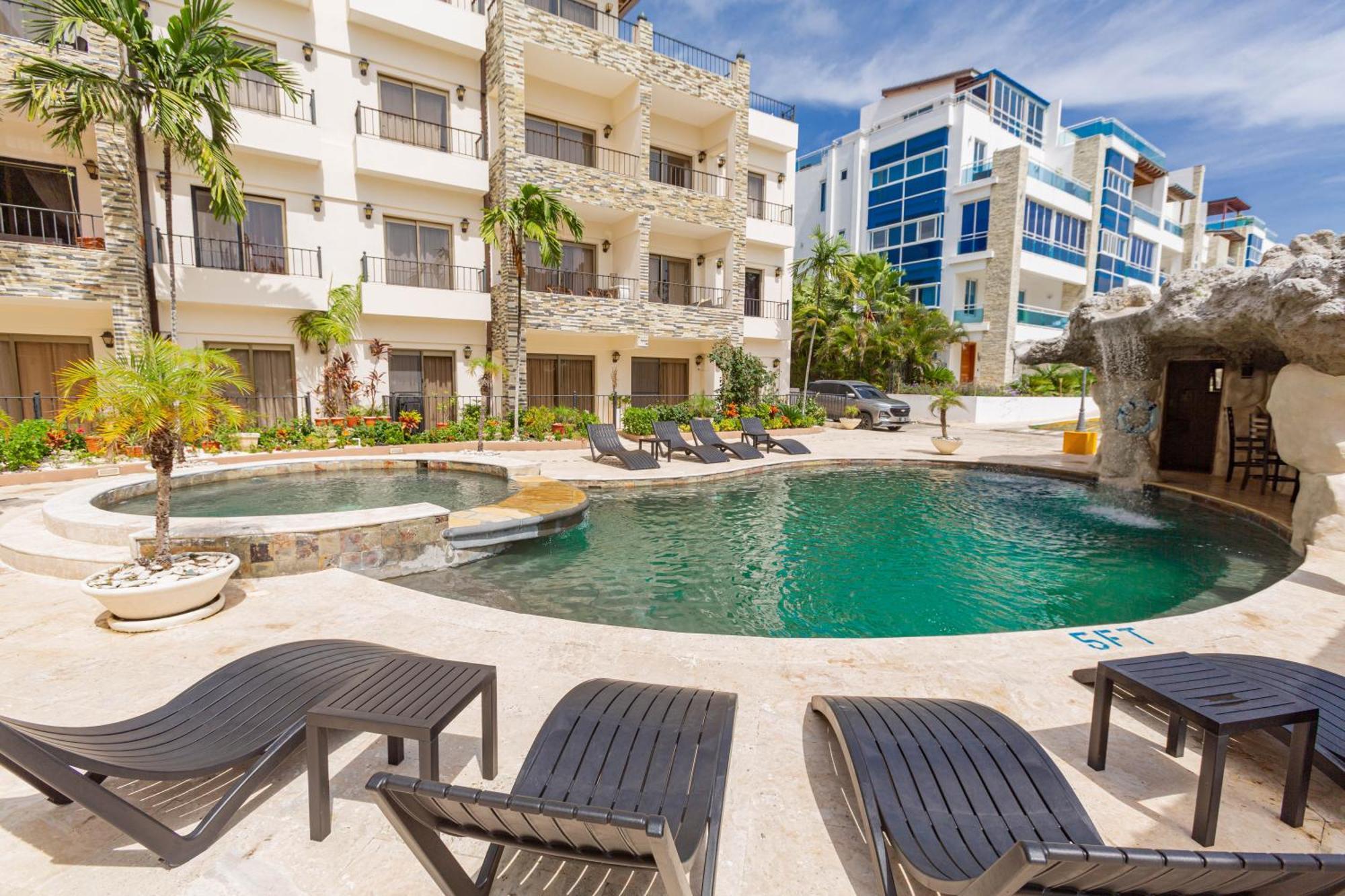 Suites At Grand Laguna Beach By Calisto Stays Сосуа Экстерьер фото