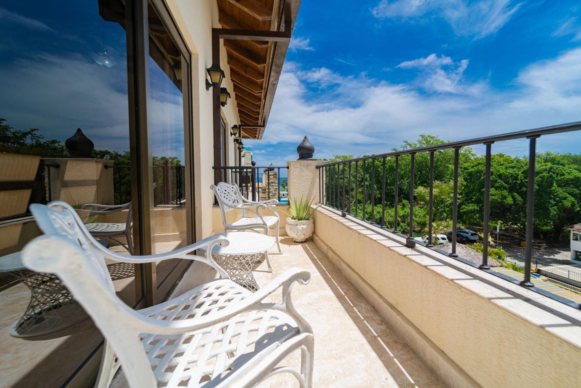 Suites At Grand Laguna Beach By Calisto Stays Сосуа Номер фото