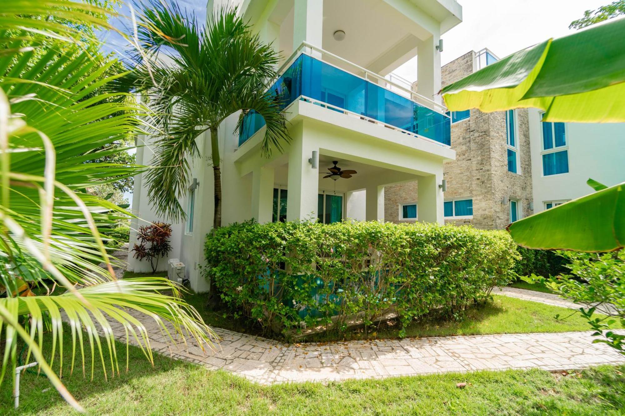 Suites At Grand Laguna Beach By Calisto Stays Сосуа Номер фото